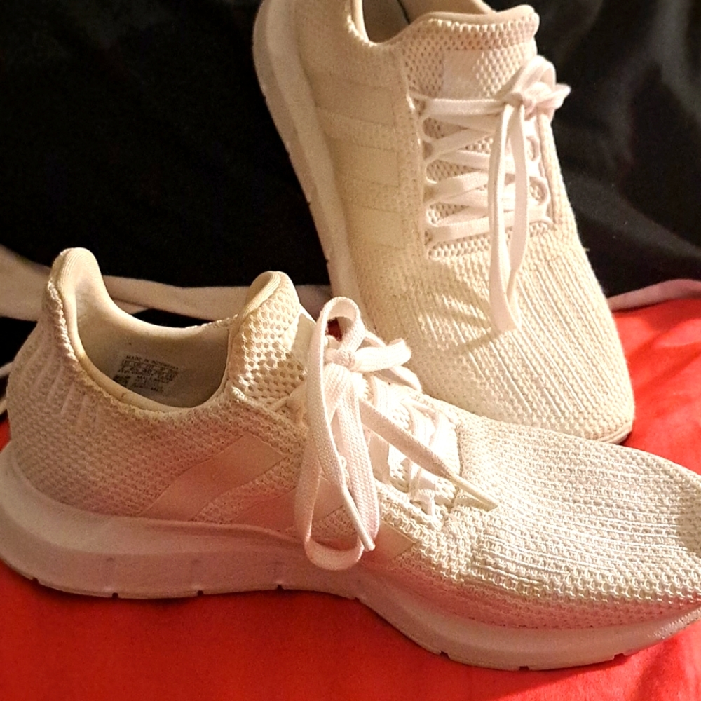 Adidas Swift Run triple white sz 8